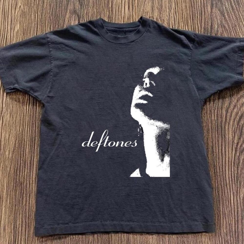 Gildan Men Black T-Shirt Deftones Black Graphic Tee